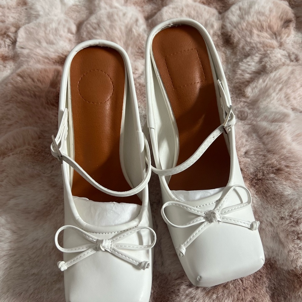 New Elegant White Women's Shoes. 3 1/4 inch Heels